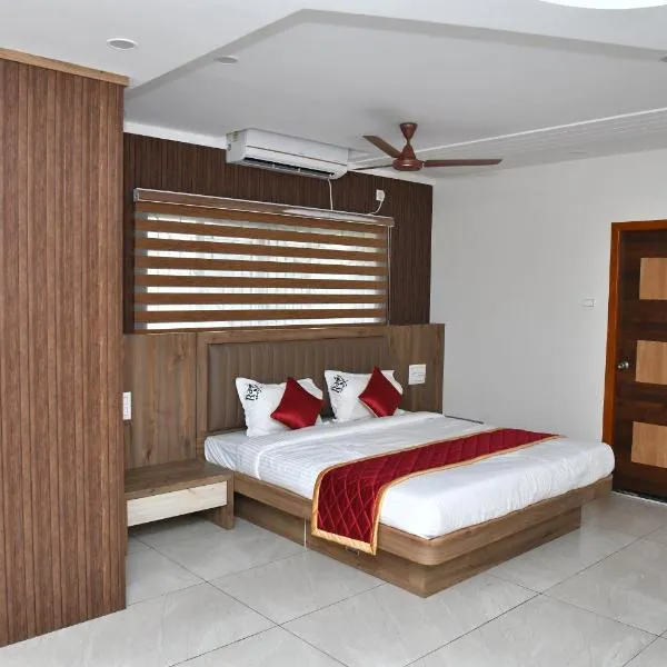 Hotel Rays Inn Boarding & Lodging, hotel v destinaci Dharmastala