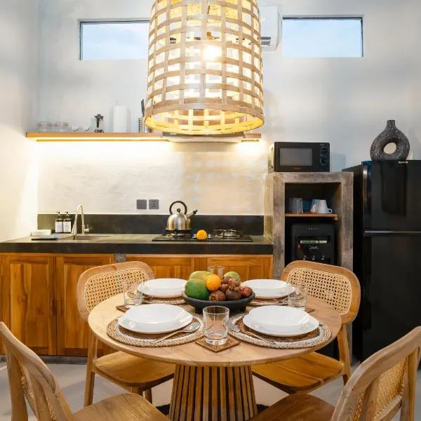 Alaya Homes C - Elegant Japandi Loft Suite in Seminyak, hotel v destinaci Seminyak