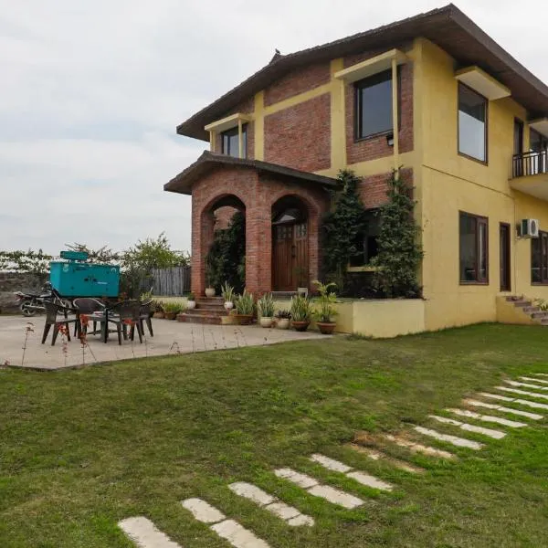 Alaya Stays 3 BHK Farmhouse wit Pvt Pool & Garden - Anantara, khách sạn ở Gunta