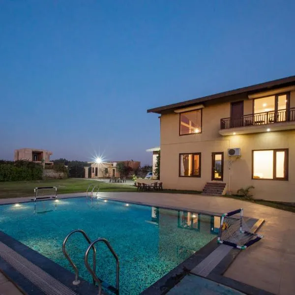 Alaya Stays 3 BHK Farmhouse wit Pvt Pool & Garden - Anantara, hotel v destinaci Gunta