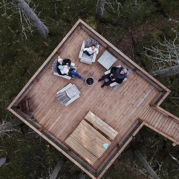 Treetop Ekne - Hytte i skogen med hengebru, hotel en Åsen