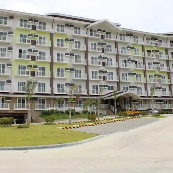 Closest Studio with Balcony from Cebu Airport, hotel v destinaci Lapu Lapu City