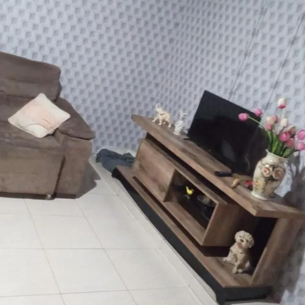 AMPLA CASA CONFORTAVEL NO GUARUJA CASCAVEL, hotel v destinaci Cascavel