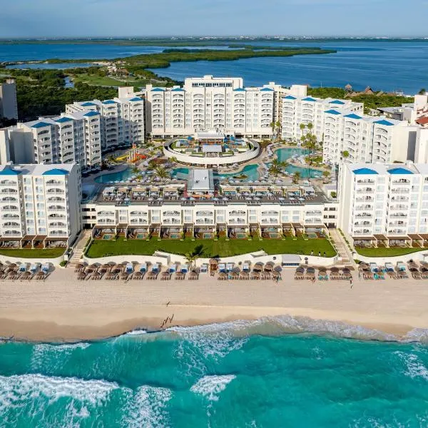 Hilton Cancun Mar Caribe All-Inclusive Resort, hotel in Cancún