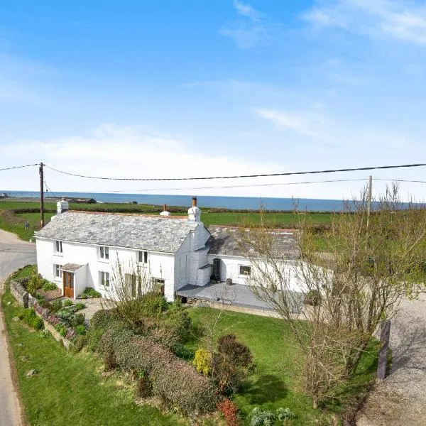Traditional coastal cottage in Cornwall, hotel in Saint Teath