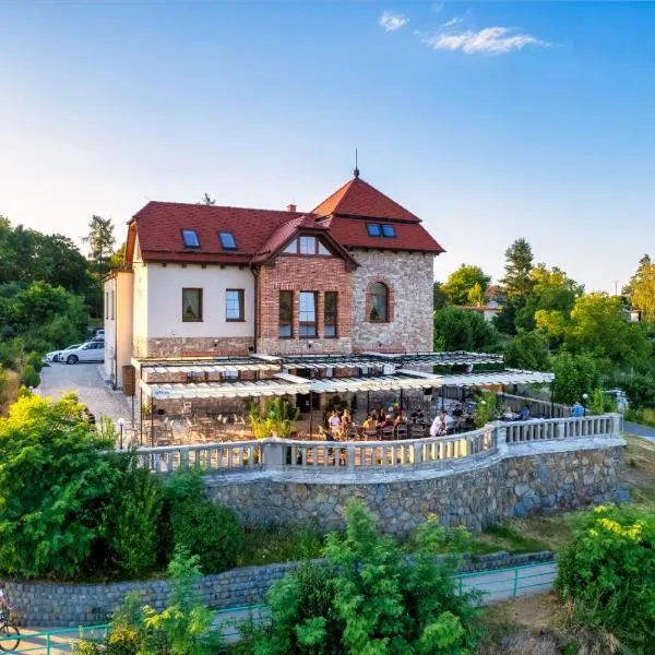 Hotel Plumlov, hotel in Mostkovice