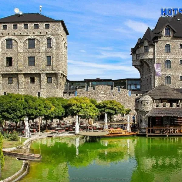 Etno selo Stanišići Hotel Pirg, hotel v destinaci Dvorovi