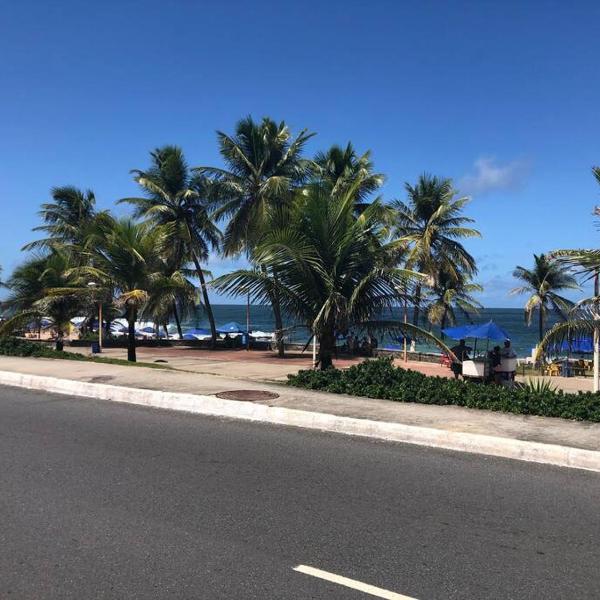 Itapuã! Pertinho da praia, bares e restaurantes!