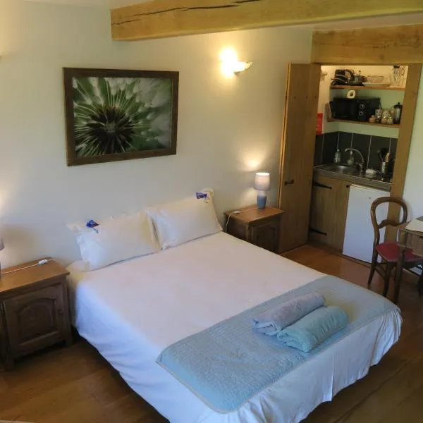 Sérénité Verte à La Tuilerie Accommodation, hotel in La Bazeuge