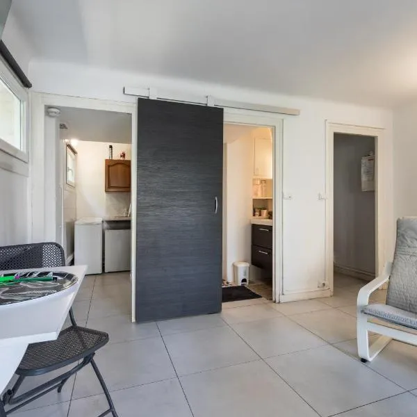 Studio avec parking à 12mns du centre historique de bayonne, hotel a Bayonne
