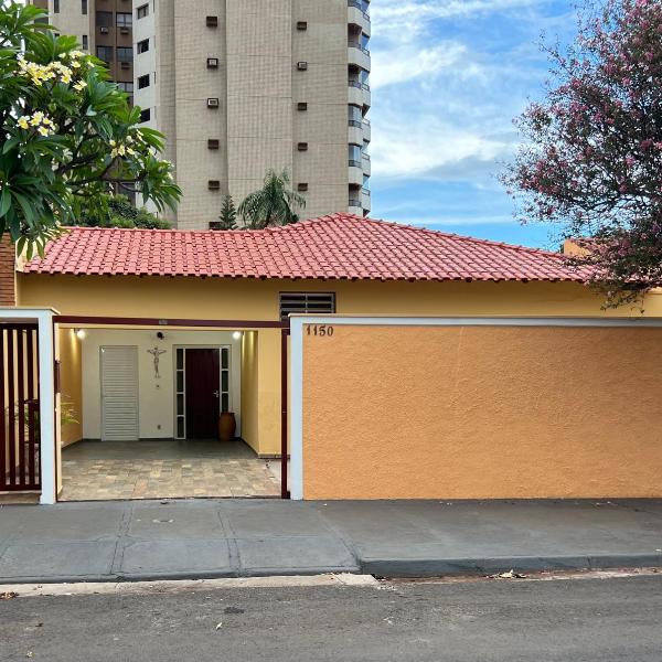 Casa da Vó Loy e seu espaço verde