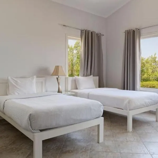 White Villa with open lagoon view, hotel in Hurghada