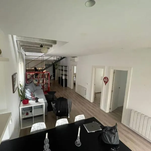 House in Sant Cugat, 25 Mins to Barcelona center, hotel v destinaci Sant Cugat del Vallès