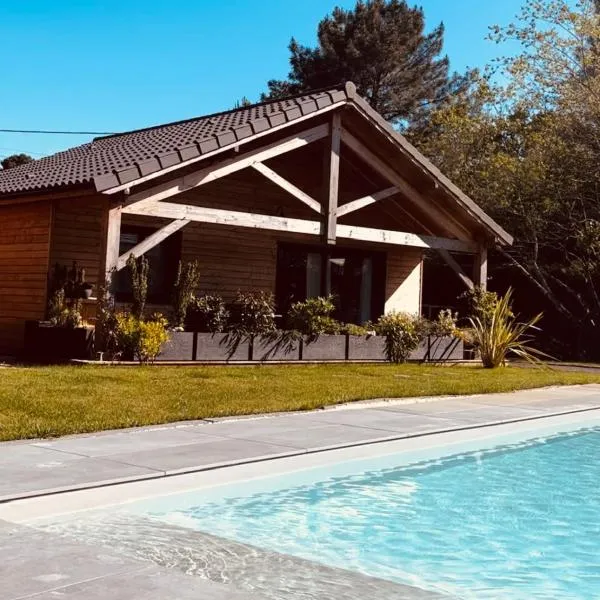 CHALET ARIZONA - AU COTTAGE DU MEDOC - Proche de BORDEAUX, hotel in Saint-Aubin-de-Médoc