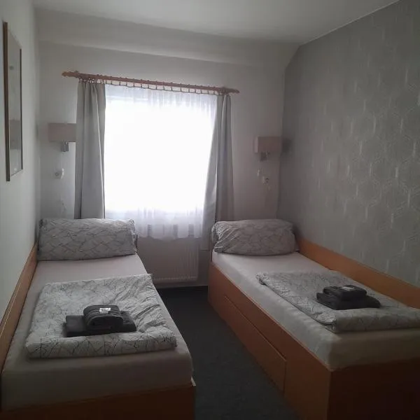 Penzion V Maštali, hotel sa Kněževes