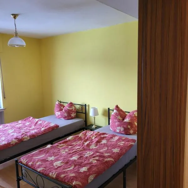 Gemeinschaft Ferienhaus, viešbutis mieste Bad Nojenaras