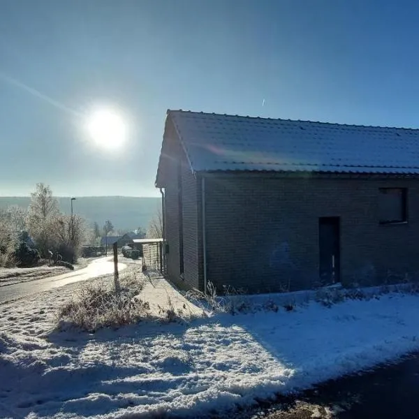 Mont Là-Ô, hotel v mestu Gedinne