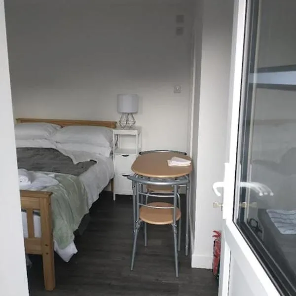 Cosy Garden Studio Room Minimum two night booking, hotel in Hove