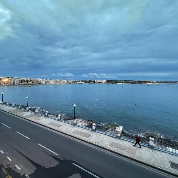 Seafront 3 Bedroom Apartment in Birzebbugia, hotel in Birżebbuġa