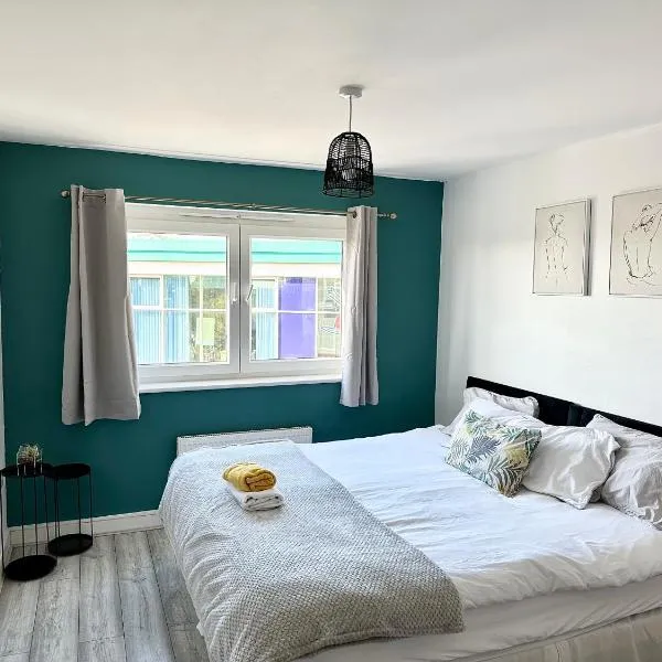 Cosy 2 Bed Apartment 5 min walk from London Tube Station，Barkingside的飯店