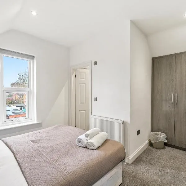 BridgeCity The Sleek Modern Condo - Maidstone Gem - f9, hotel em Kent