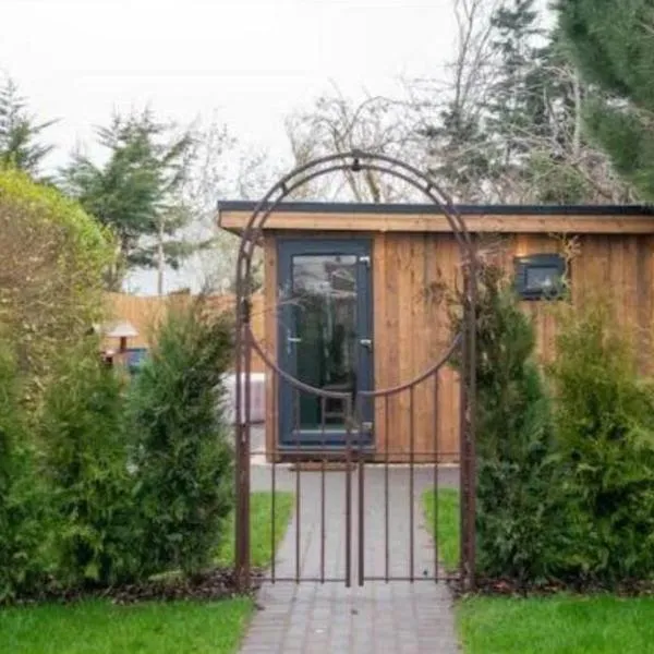 Luxury cabin with hot-tub, hotel v destinaci Cheltenham