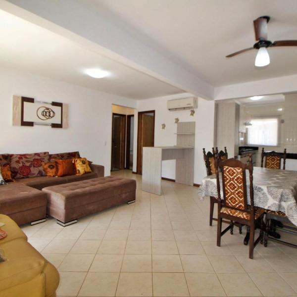 1045 - Apartamento no centro de Bombinhas a 50mts do mar - Foto 4