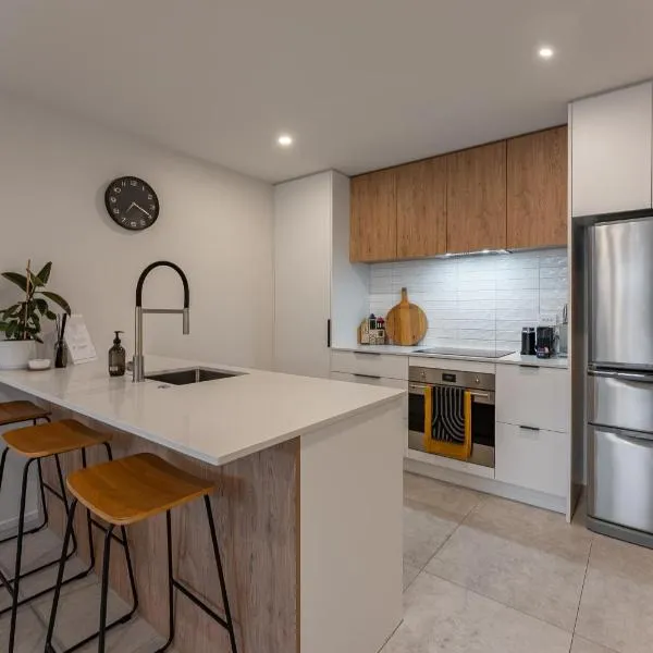 Urban Nest - Entire Townhouse and Free Parking, hotel in Christchurch
