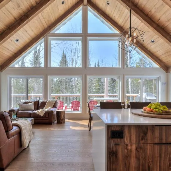 Pine Tree Lodge, hotel v destinaci Saint-Rémi-dʼAmherst