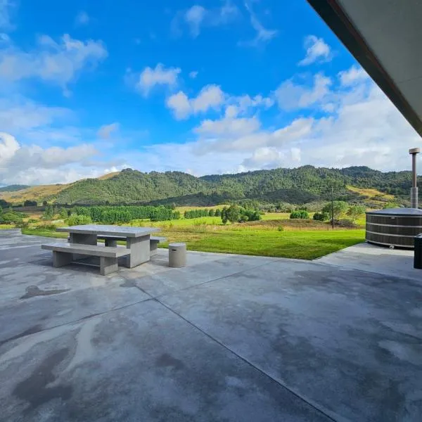 Tamata Estate House Farm stay, hotel in Marokopa