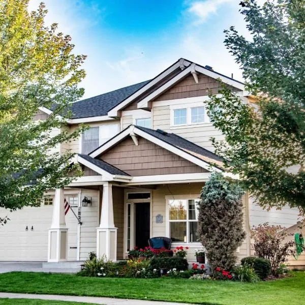 Family Fun! Gorgeous North Idaho Home w/Tesla Charge : Prairie Inn, hotel v destinaci Post Falls