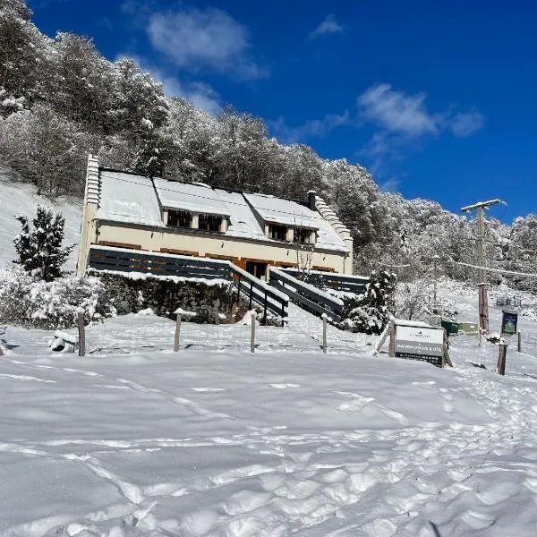 Ô Chiroulet - Le Refuge de l'Isard, hotel in Labassère