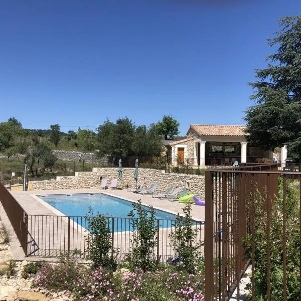 A l'Ombre des Tilleuls, viešbutis mieste Lagorce