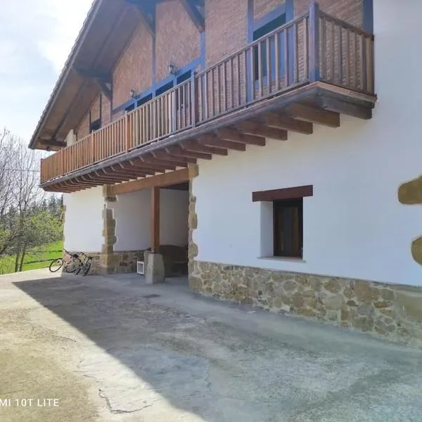 Apartamento rural con entrada independiente, hotel i Muxika
