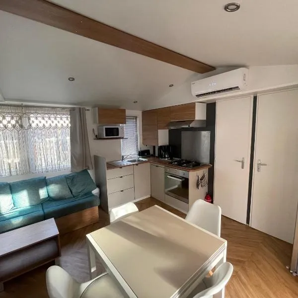 Mobil-Home Bougainvilliers 1, hotel din Valras-Plage