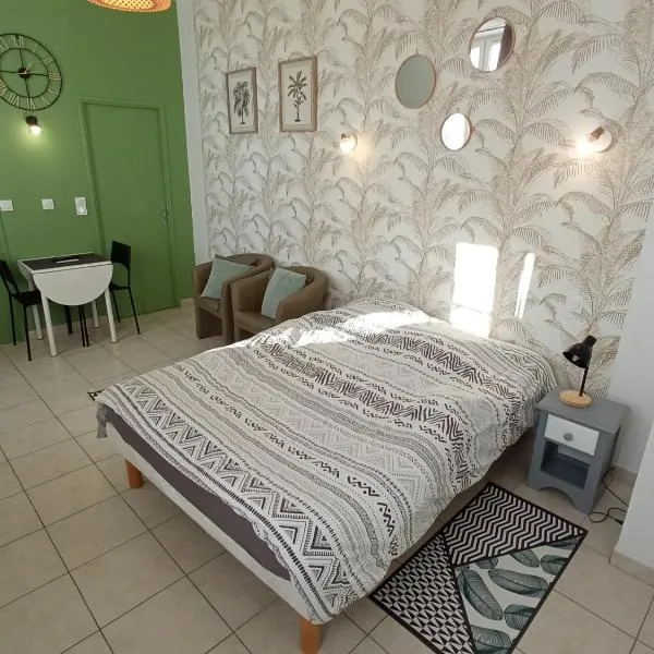 Lumineux appartement en RDC près port de plaisance, hôtel à Rochefort