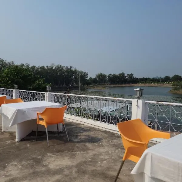 Hotel Lakeside, hotel in Rājgarh