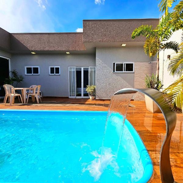 Casa 2 suítes e 2 quartos, piscina e churrasqueira