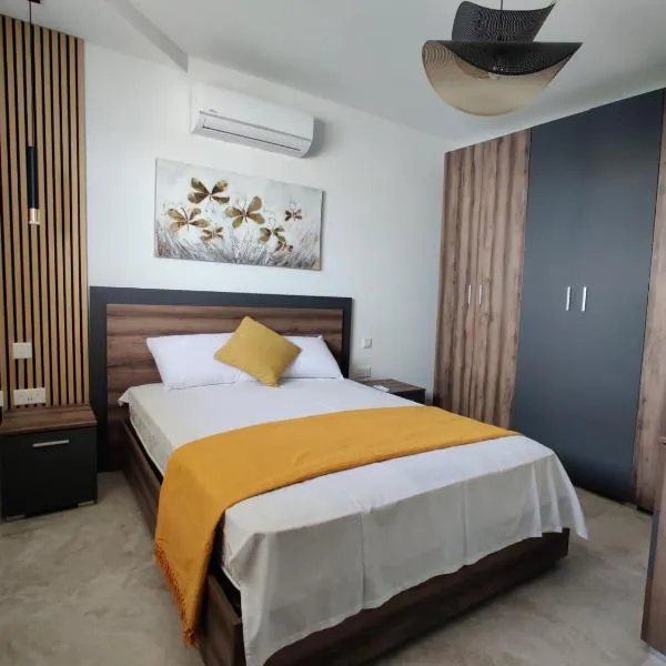 Sea Breeze Duplex Deluxe Penthouse, hotel en Marsaskala