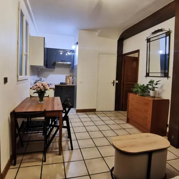 L'Cosy Suite - Charming 2BR in Bagnolet, viešbutis mieste Banjolė