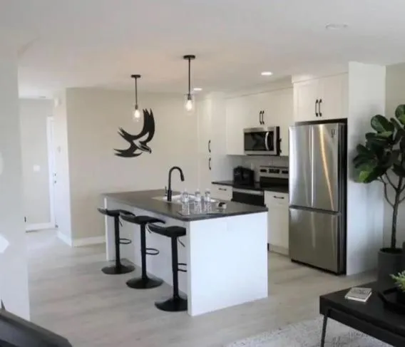 New Townhouse in Red Deer, hotel v destinaci Red Deer
