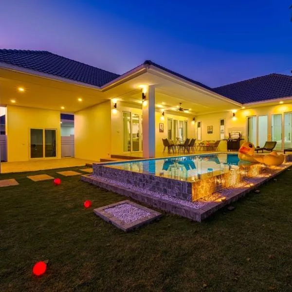 Private Modern 3 Bedroom Pool Villa! AV1, hótel í Hua Hin