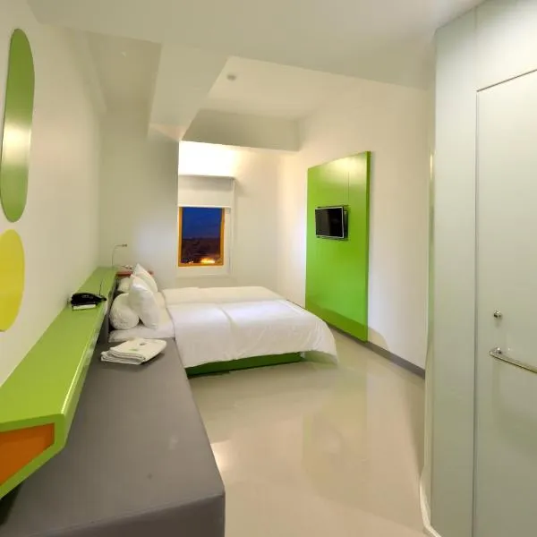 POP! Hotel Stasiun Kota Surabaya, hotel en Tenger