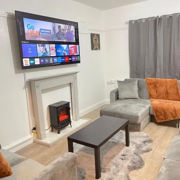 Hometel Digs Hidden Gem Large Comfy Home Can Sleep 15, hotel en Braunstone