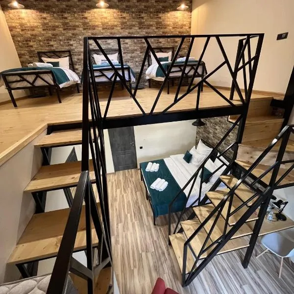 Berkri Gastro Yard & Guest House, hotel in Yenokavan