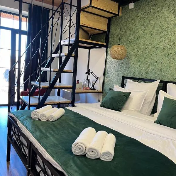 Berkri Gastro Yard & Guest House, hótel í Yenokavan