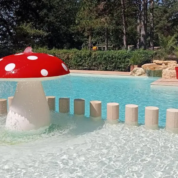 Camping Parc Saint Sauvayre, hotel v destinaci Vagnas