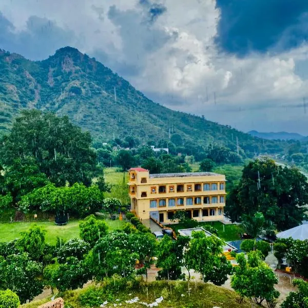 Udai Valley Resort- Top Rated Resort in Udaipur with mountain view, viešbutis mieste Gogūnda