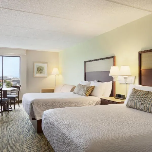 Surfside Beach Oceanfront Hotel، فندق في باوليز آيلاند