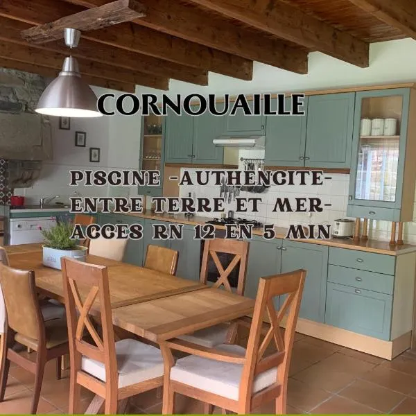 Cornouaille / Domaine la Blanche Hermine, hotel v destinaci Plounérin
